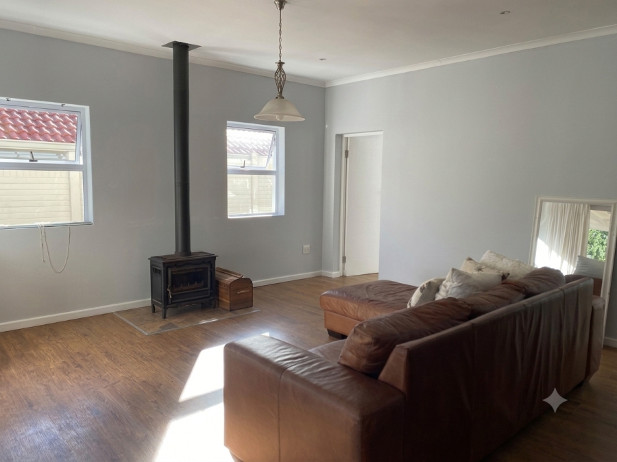 To Let 4 Bedroom Property for Rent in Leisure Isle Western Cape